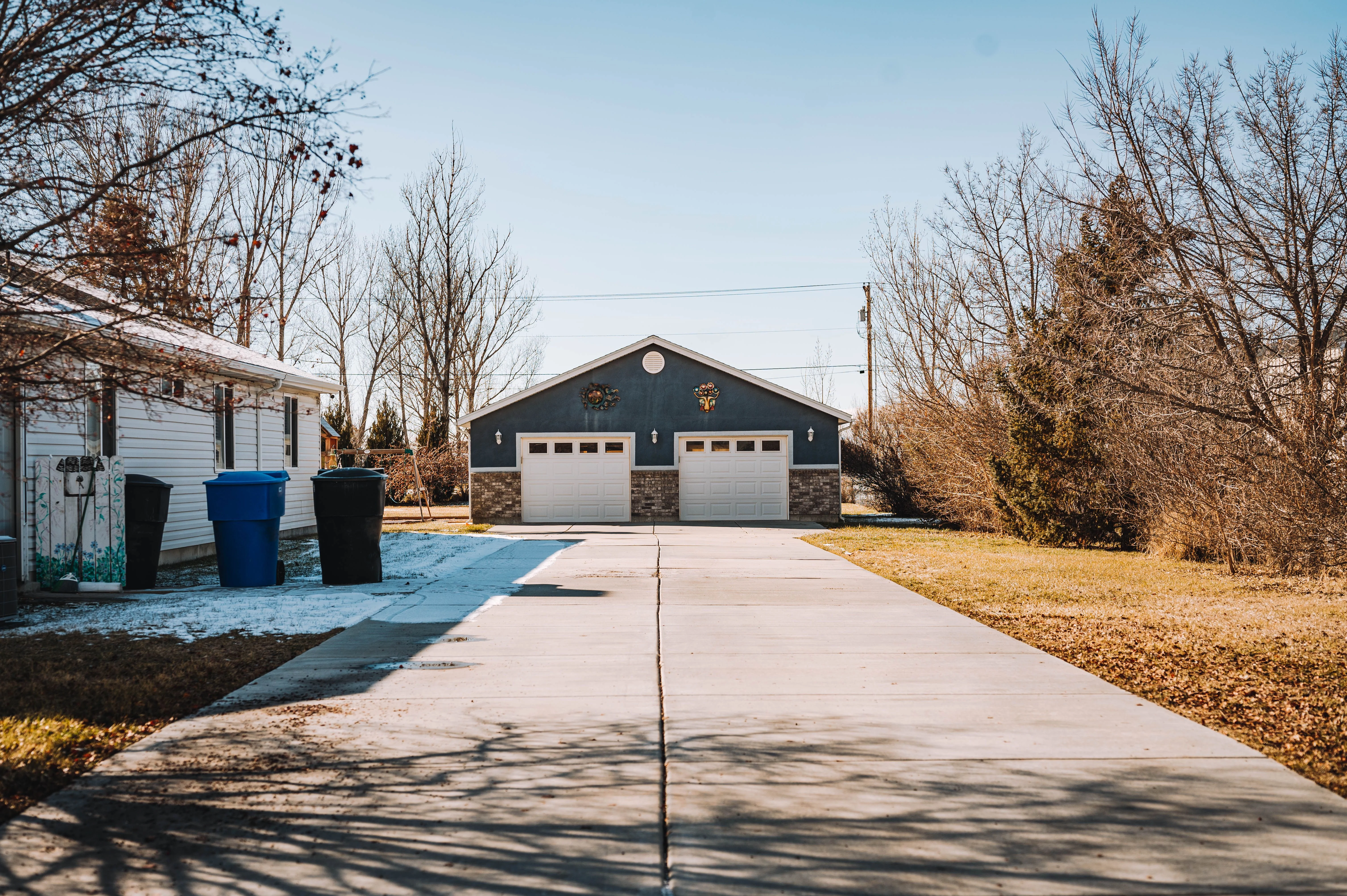Late 1990s or early 2000s Charlotte home with attached garage